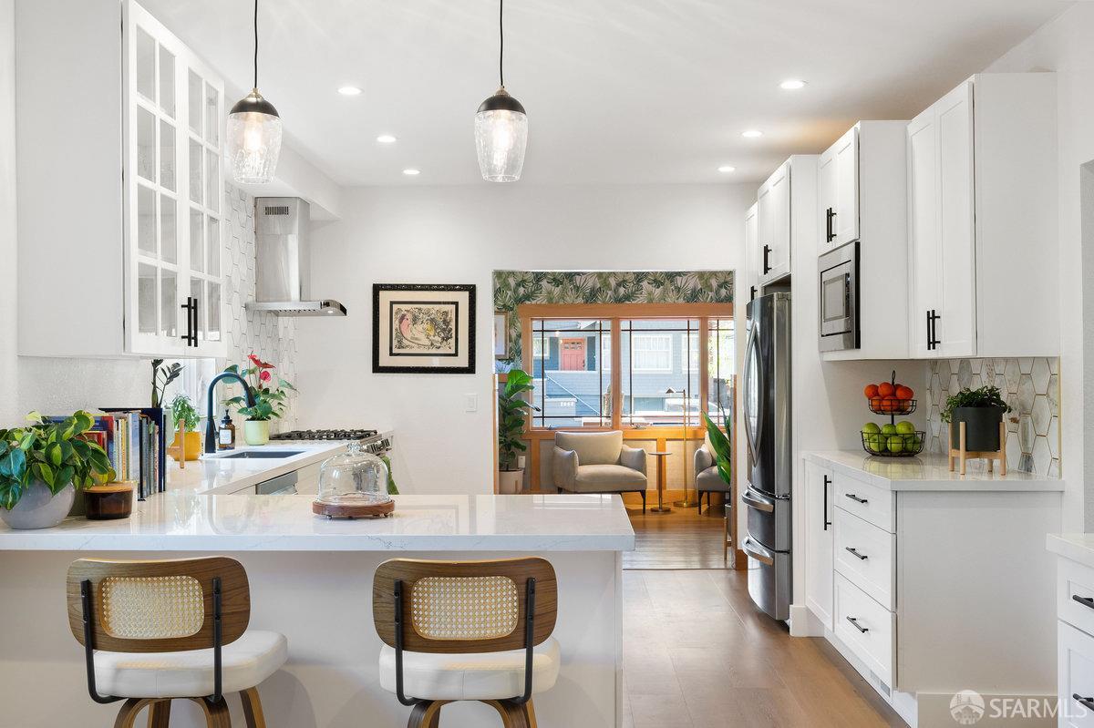 Detail Gallery Image 7 of 79 For 2445 Encinal Ave, Alameda,  CA 94501 - 3 Beds | 3 Baths