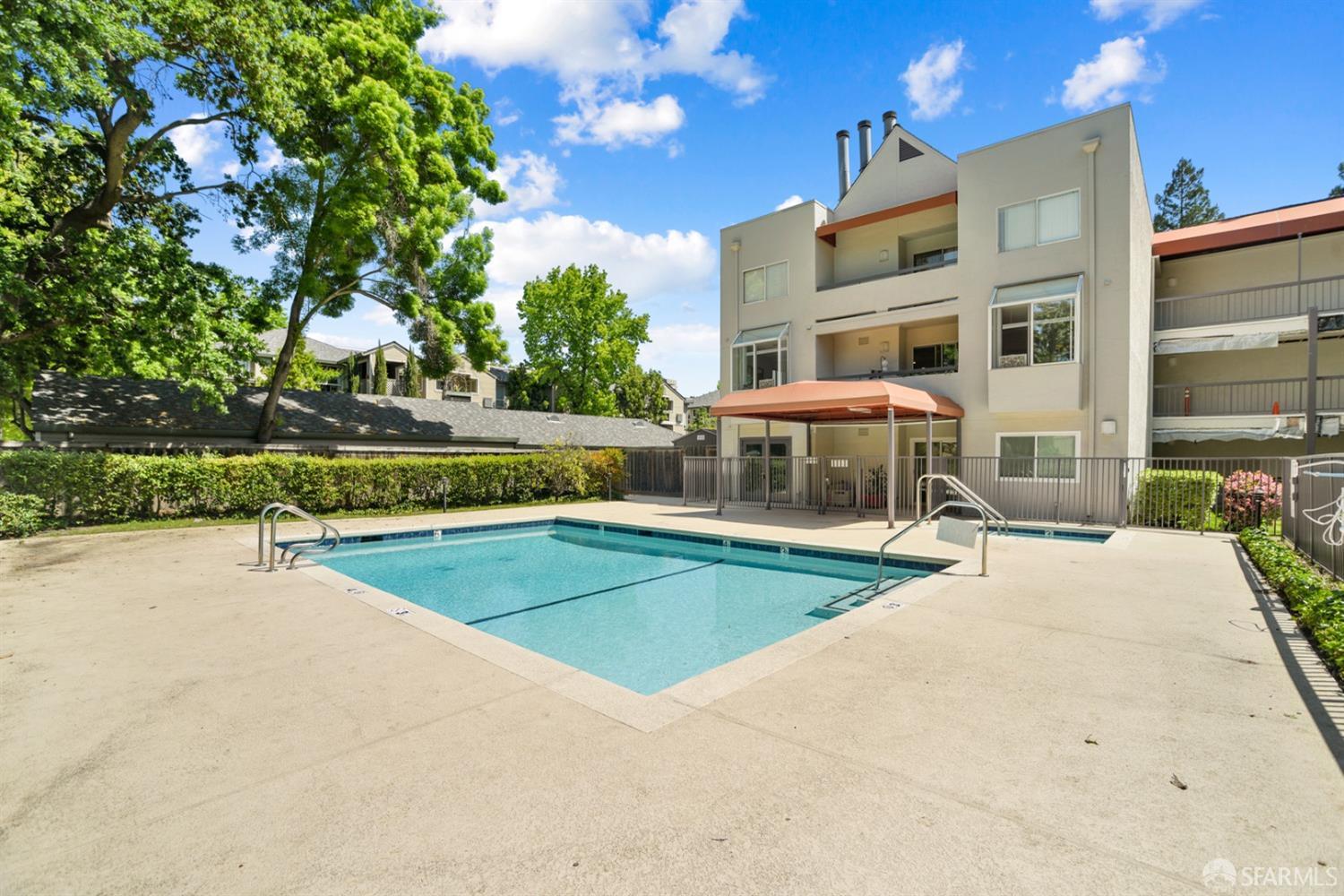 Detail Gallery Image 14 of 17 For 1310 Walden Rd #15,  Walnut Creek,  CA 94597 - 2 Beds | 2 Baths