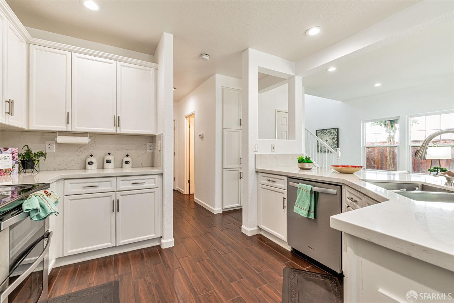 Detail Gallery Image 8 of 36 For 228 Stranahan Cir, Clayton,  CA 94517 - 3 Beds | 2/1 Baths