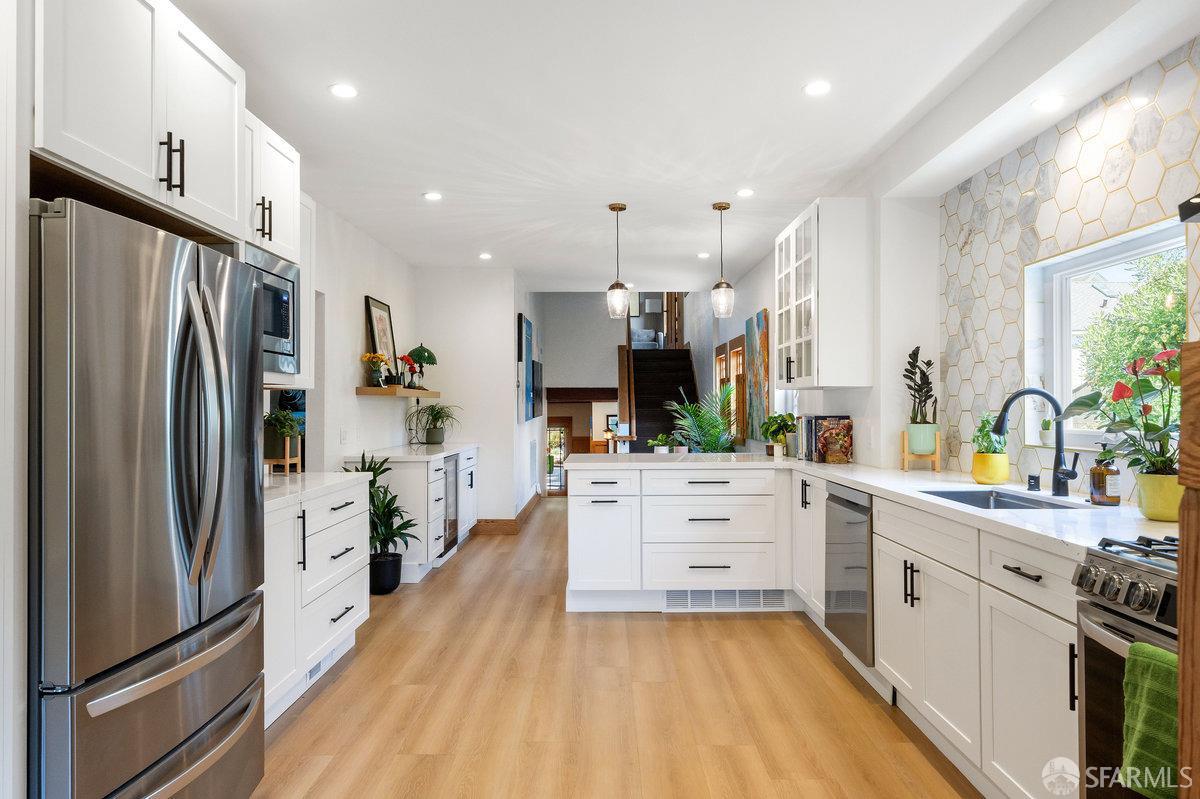 Detail Gallery Image 5 of 79 For 2445 Encinal Ave, Alameda,  CA 94501 - 3 Beds | 3 Baths