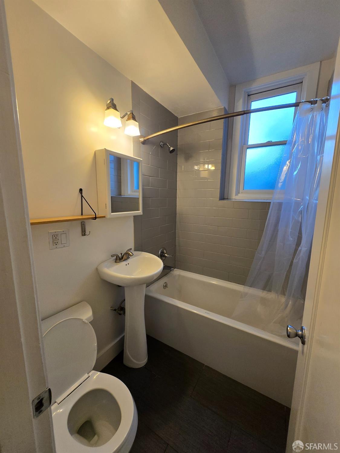 Detail Gallery Image 5 of 9 For 1530 Gough St #205,  San Francisco,  CA 94109 - 0 Beds | 1 Baths