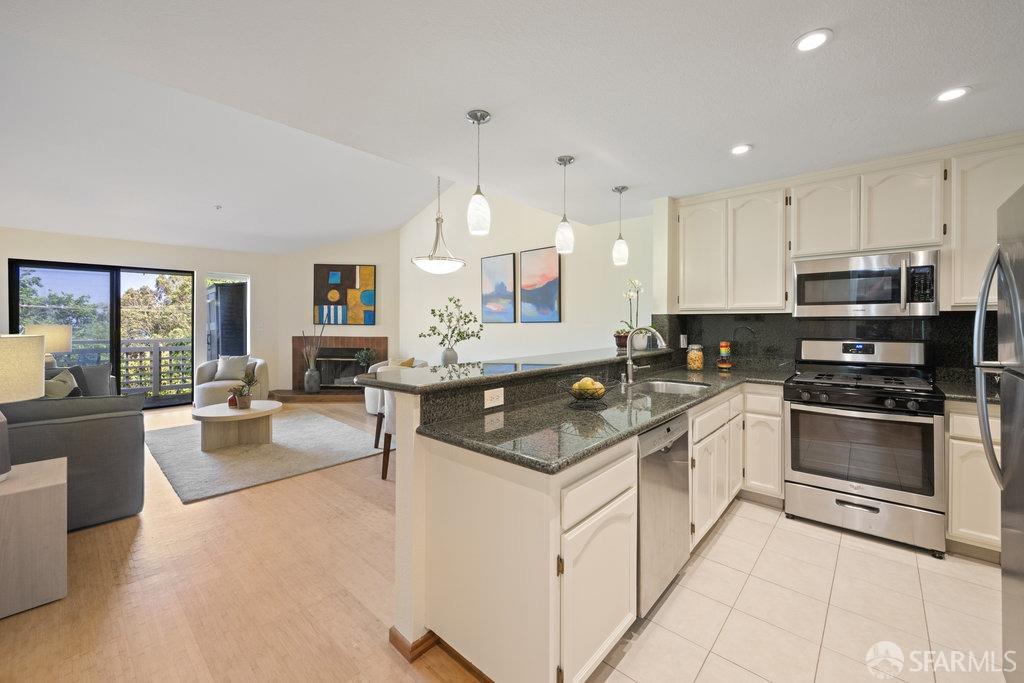 Photo #19: 425033151 Listing: Photo #19