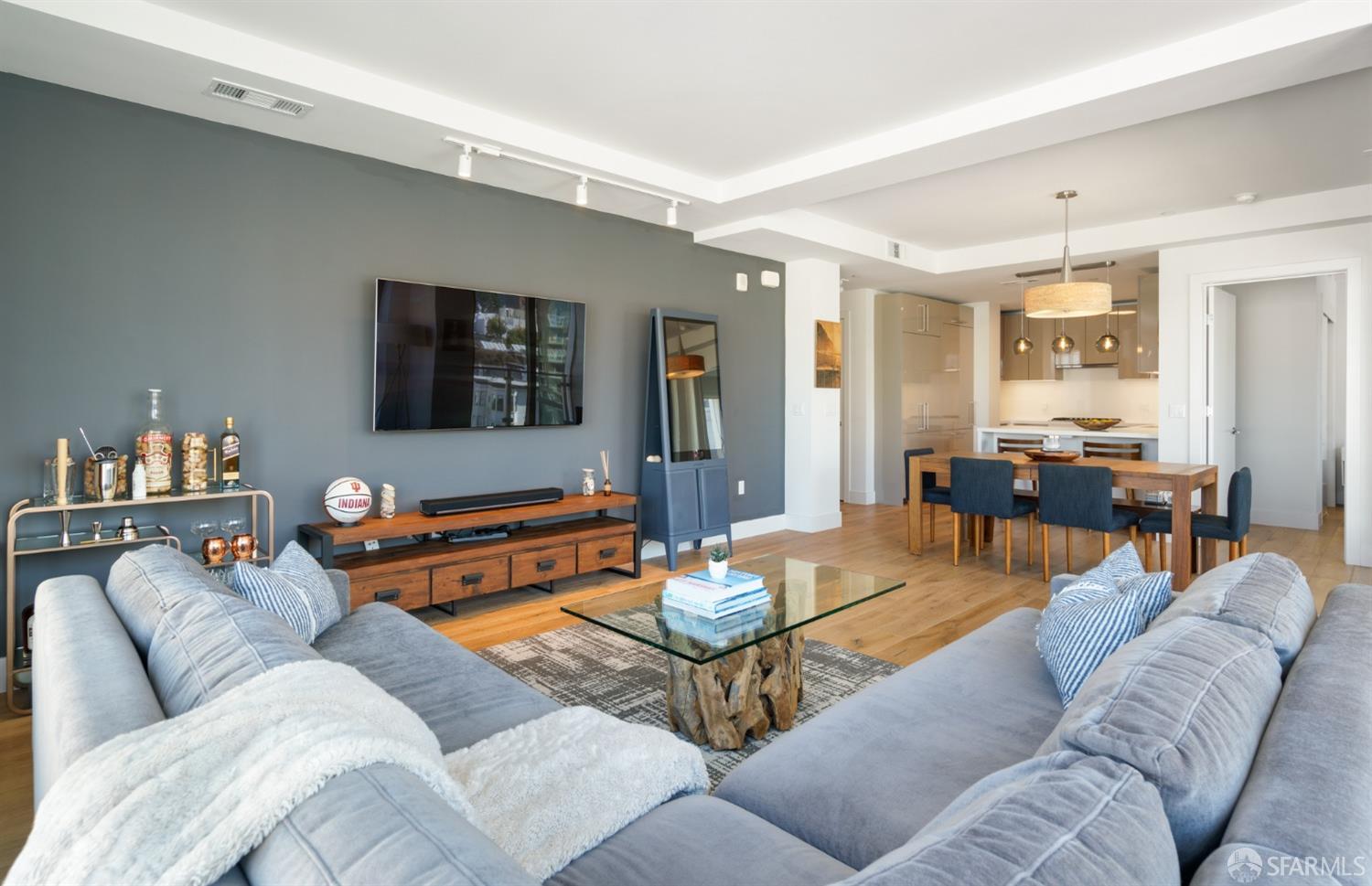 Detail Gallery Image 6 of 36 For 1450 Franklin St #801,  San Francisco,  CA 94109 - 2 Beds | 2 Baths