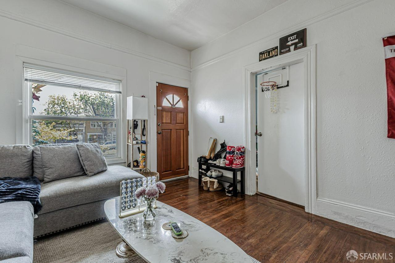Detail Gallery Image 3 of 35 For 218 Monterey Blvd, San Francisco,  CA 94131 - – Beds | – Baths