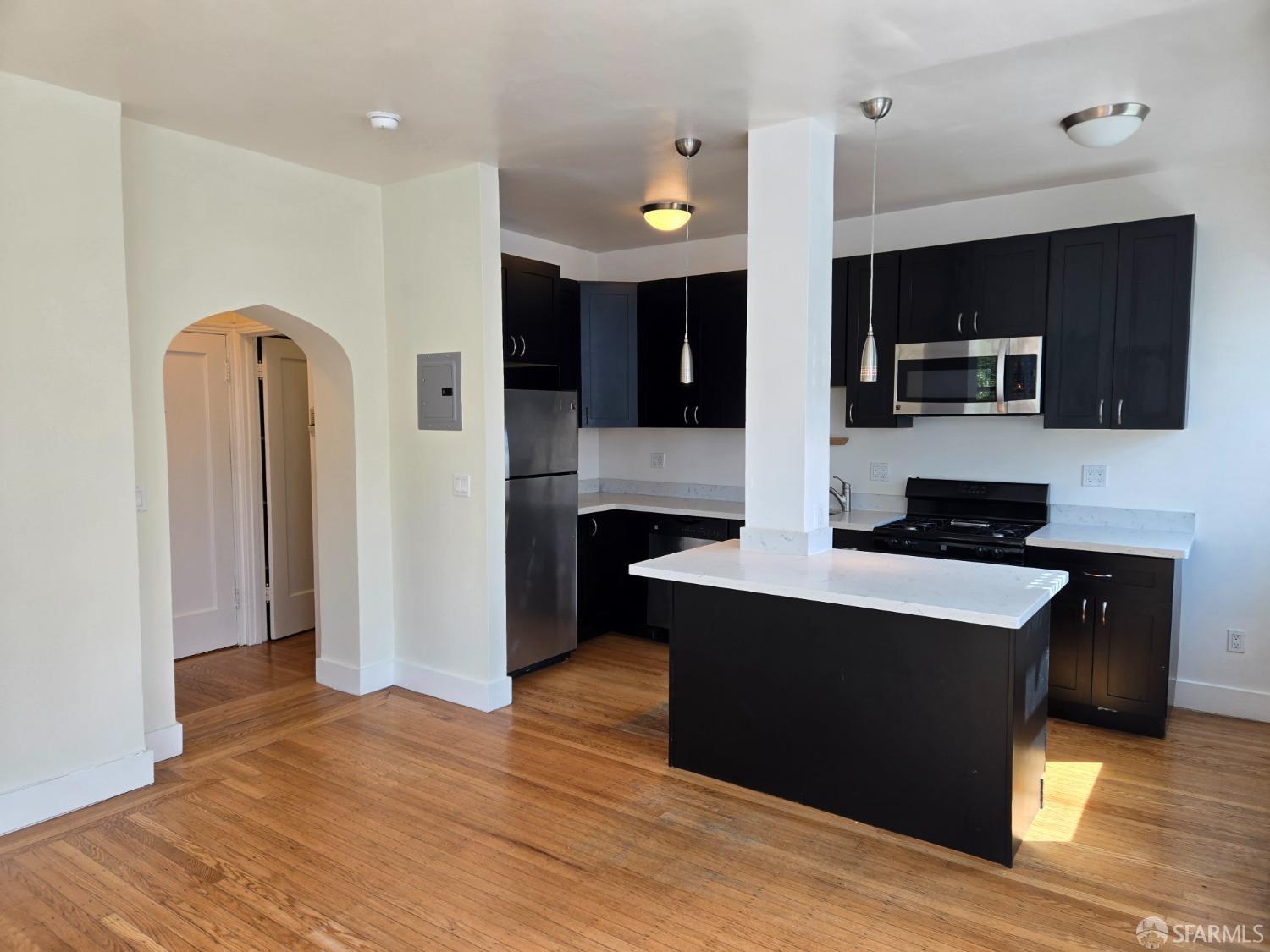 Detail Gallery Image 3 of 9 For 1530 Gough St #205,  San Francisco,  CA 94109 - 0 Beds | 1 Baths