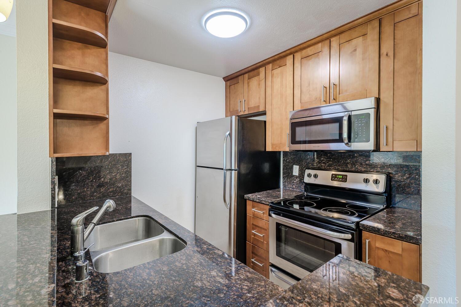 Photo #3: 425033707 Listing 
