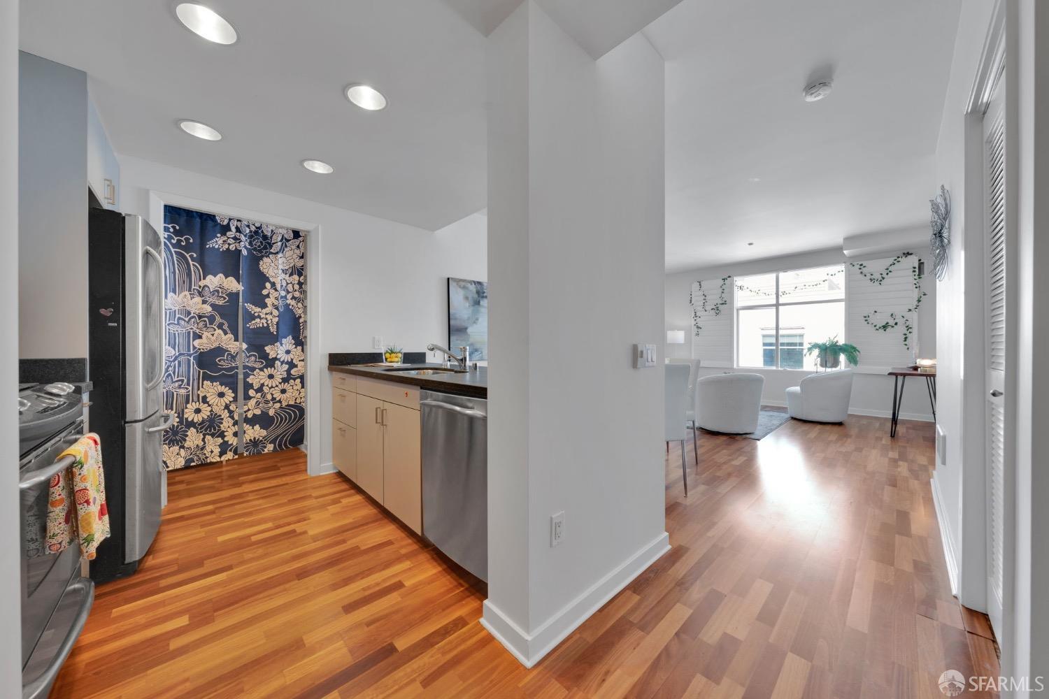 Photo #6: 425002967 Listing: Photo #6