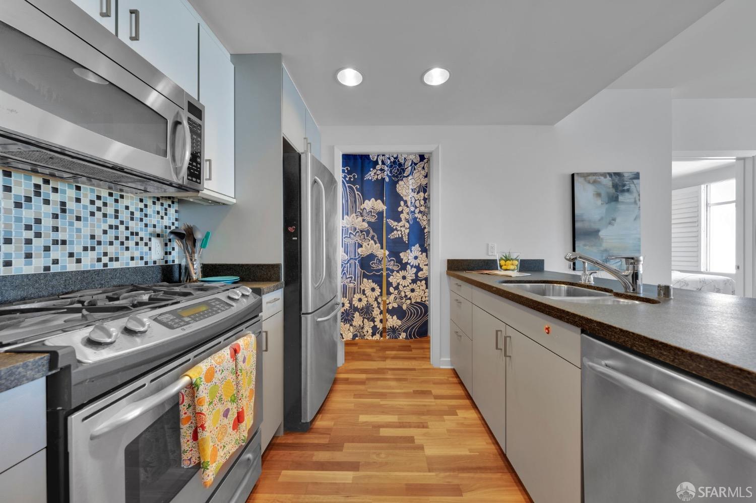 Photo #8: 425002967 Listing: Photo #8