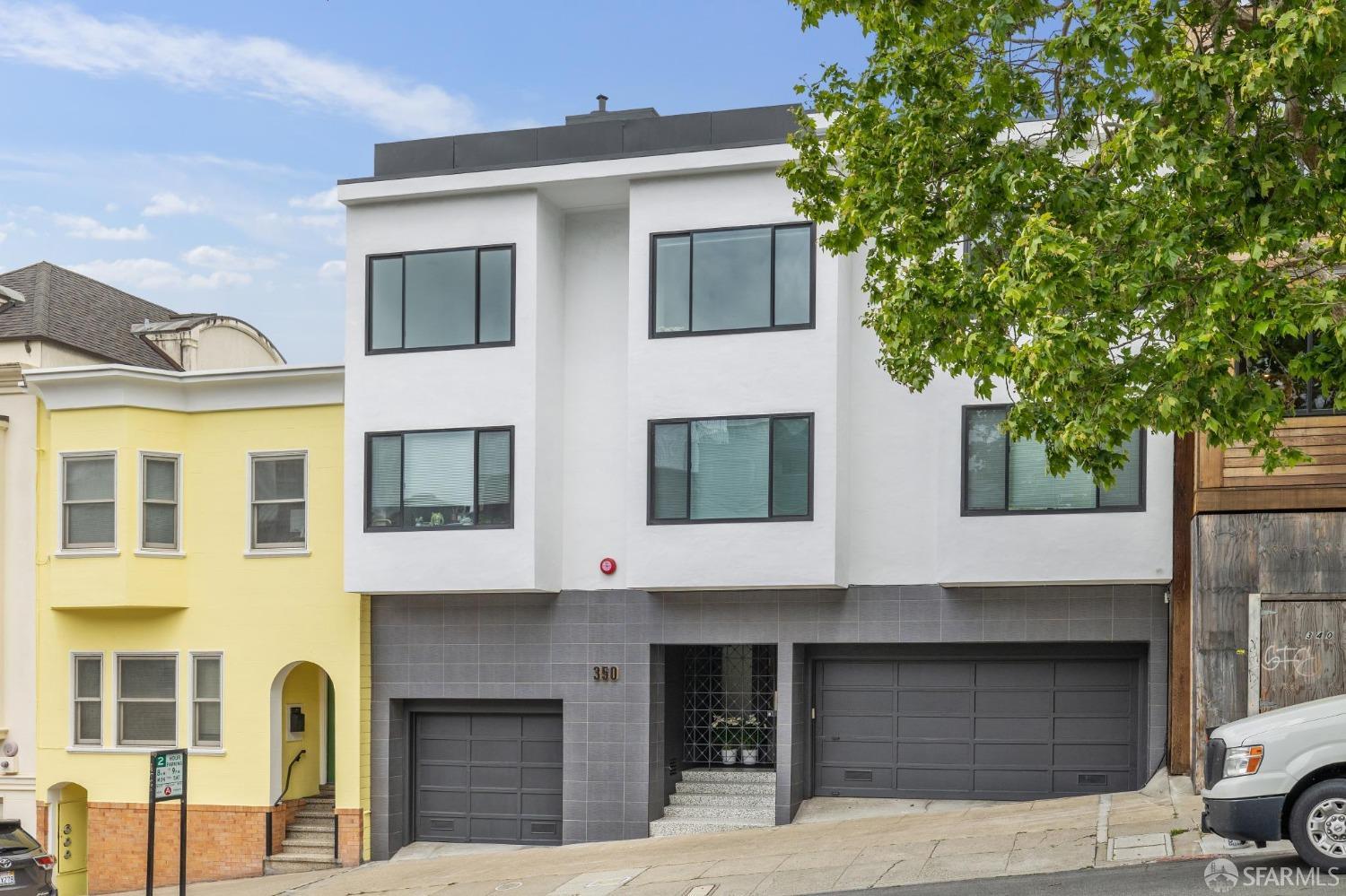Photo #2: 425029325 Listing 