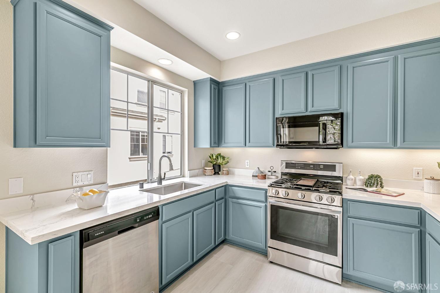 Detail Gallery Image 15 of 50 For 893 Rosemary Ter, Sunnyvale,  CA 94086 - 3 Beds | 3 Baths