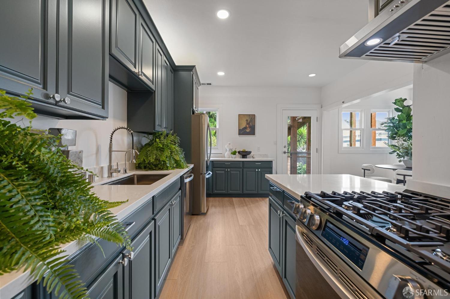 Photo #5: 425034271 Listing: Photo #5