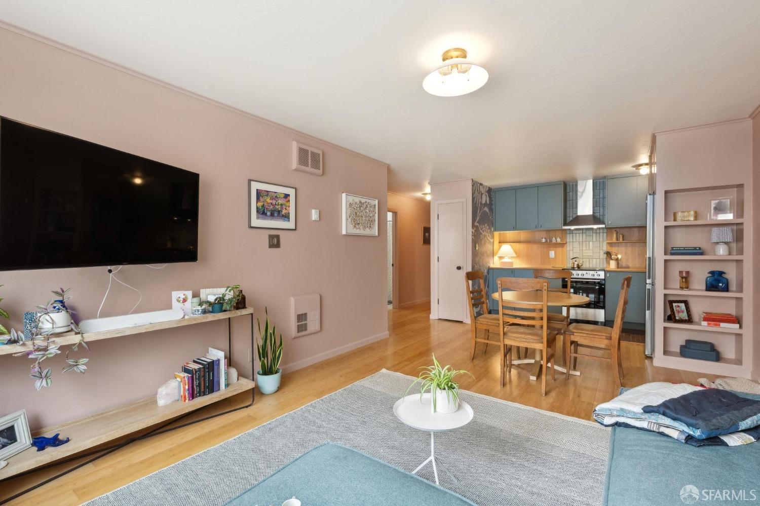 Photo #11: 425034358 Listing: Photo #11