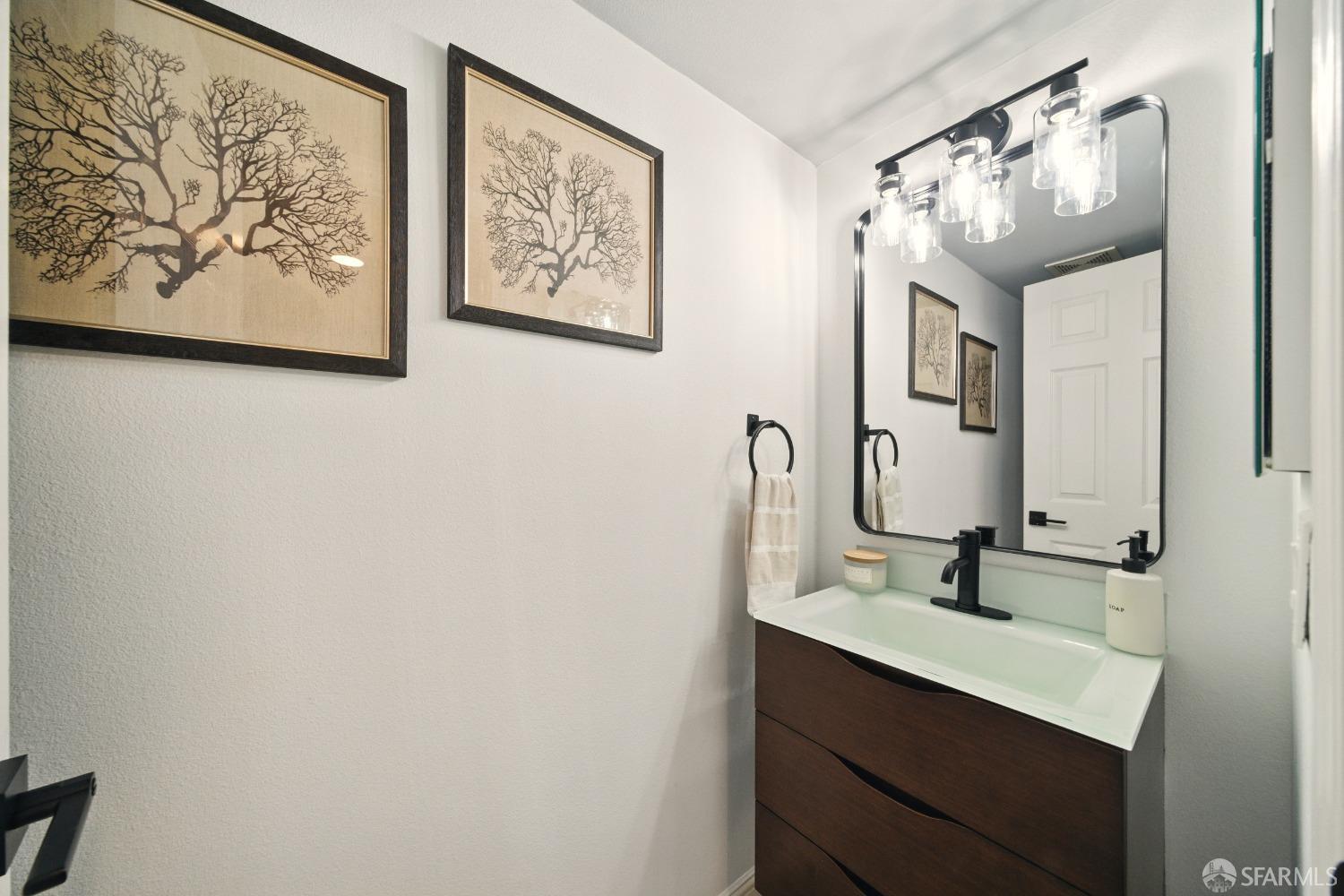 Detail Gallery Image 10 of 31 For 543 Tyrella Ave, Mountain View,  CA 94043 - 3 Beds | 2/1 Baths