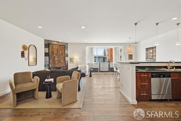 Photo #3: 425032621 Listing 