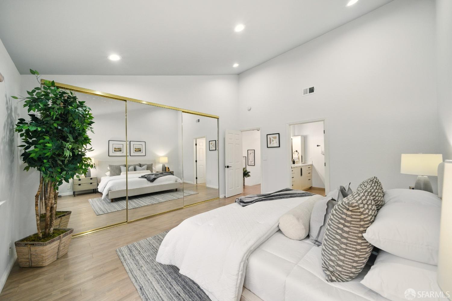 Detail Gallery Image 16 of 31 For 543 Tyrella Ave, Mountain View,  CA 94043 - 3 Beds | 2/1 Baths