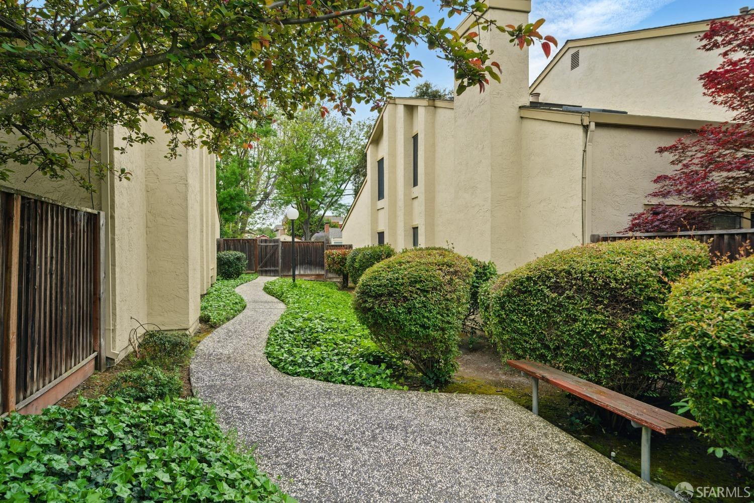 Detail Gallery Image 29 of 31 For 543 Tyrella Ave, Mountain View,  CA 94043 - 3 Beds | 2/1 Baths