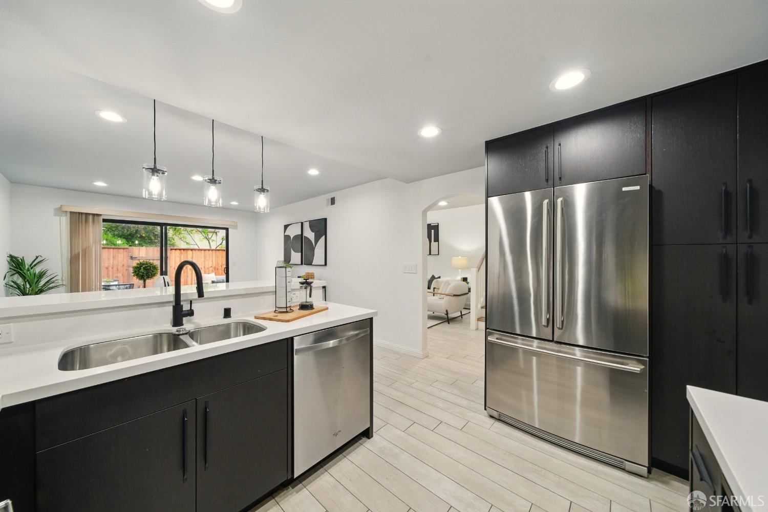 Detail Gallery Image 6 of 31 For 543 Tyrella Ave, Mountain View,  CA 94043 - 3 Beds | 2/1 Baths