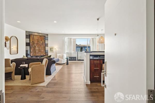 Photo #2: 425032621 Listing 