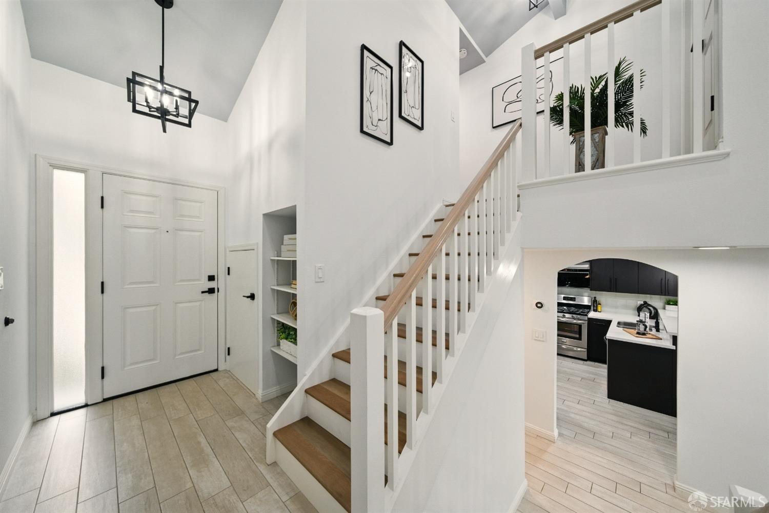 Detail Gallery Image 13 of 31 For 543 Tyrella Ave, Mountain View,  CA 94043 - 3 Beds | 2/1 Baths
