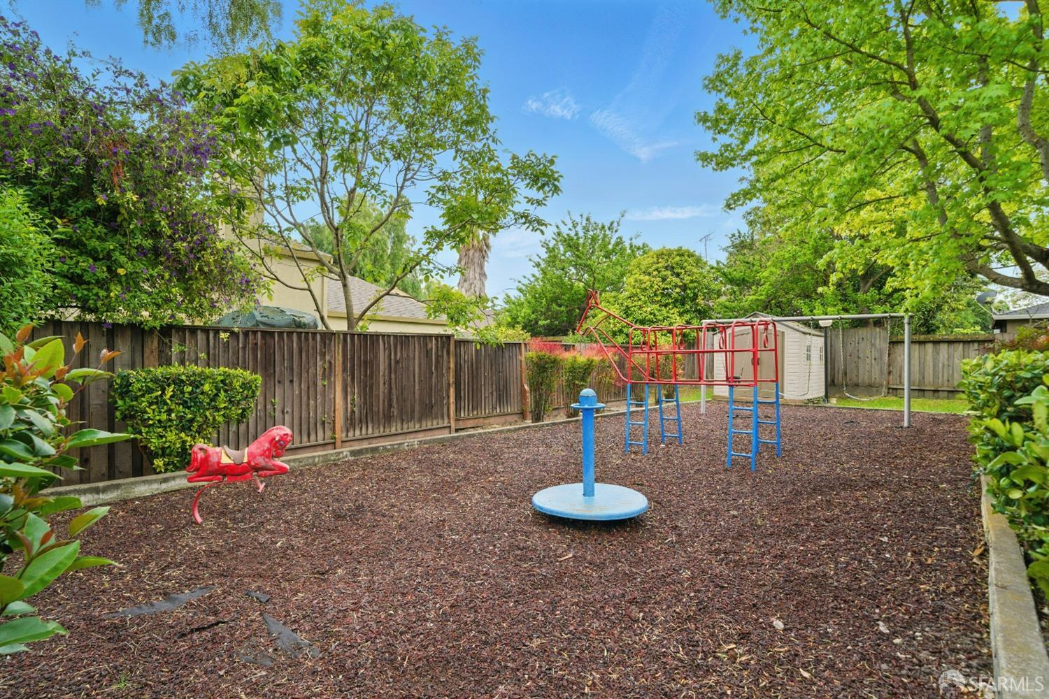 Detail Gallery Image 26 of 31 For 543 Tyrella Ave, Mountain View,  CA 94043 - 3 Beds | 2/1 Baths