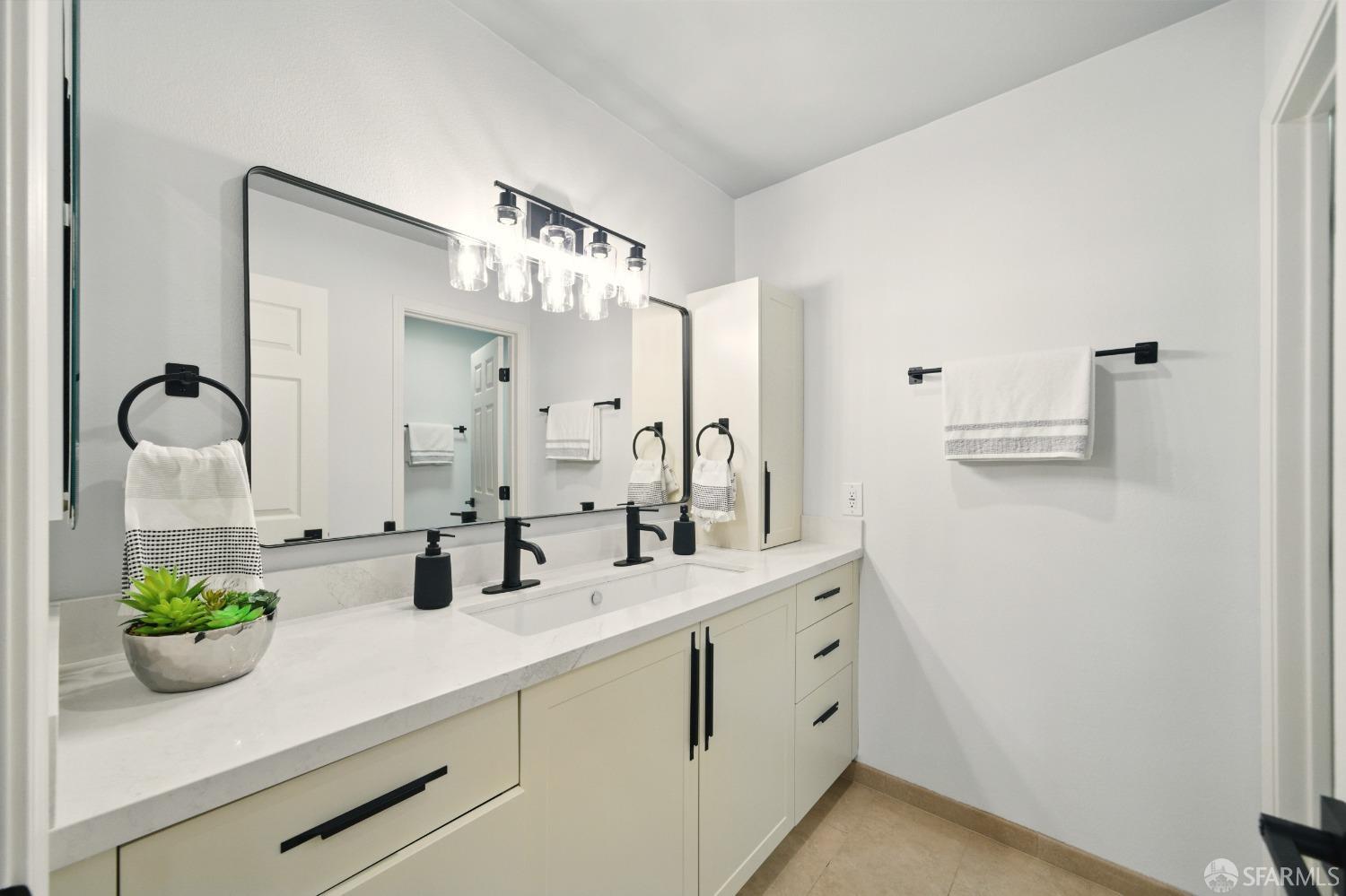 Detail Gallery Image 17 of 31 For 543 Tyrella Ave, Mountain View,  CA 94043 - 3 Beds | 2/1 Baths
