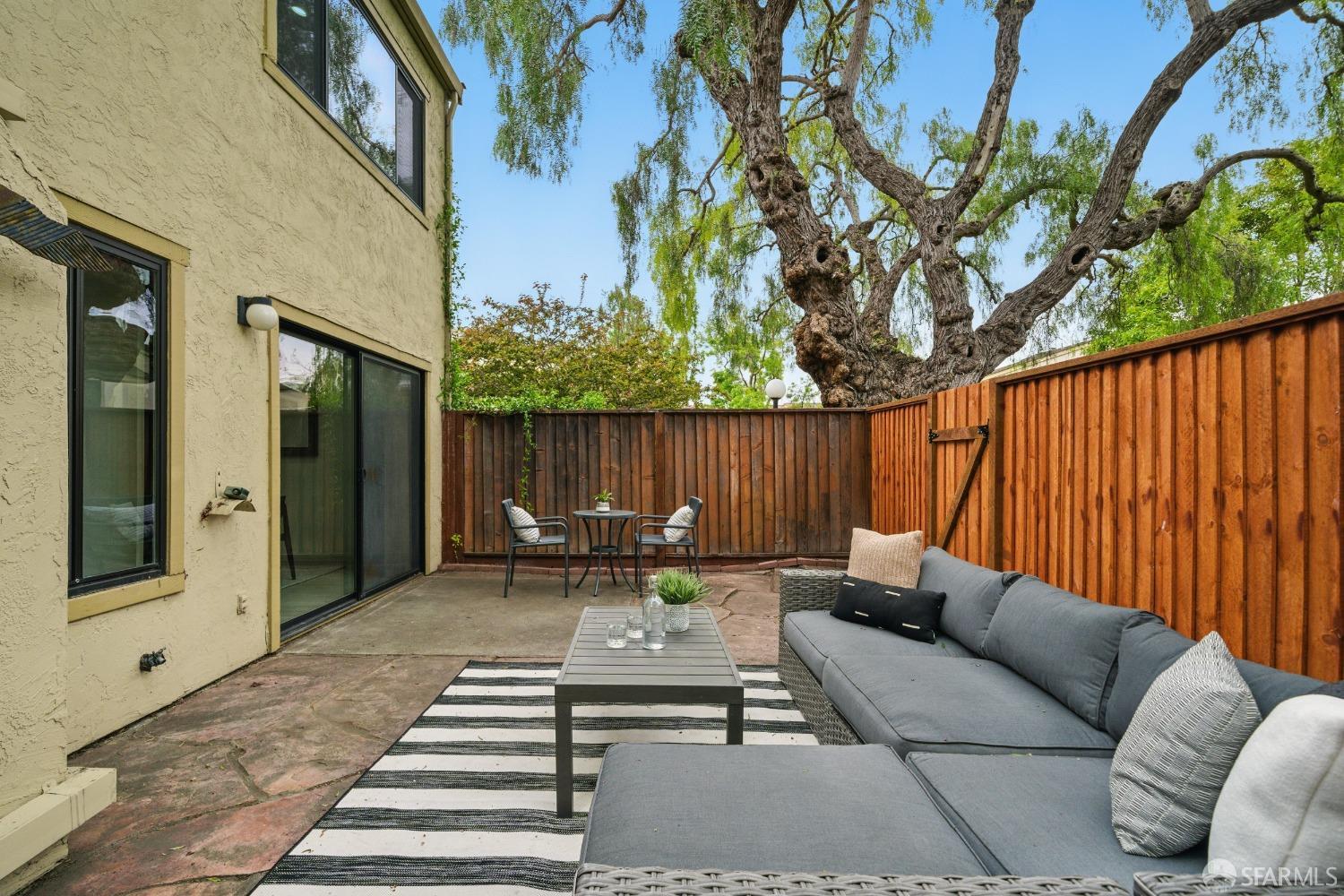 Detail Gallery Image 24 of 31 For 543 Tyrella Ave, Mountain View,  CA 94043 - 3 Beds | 2/1 Baths