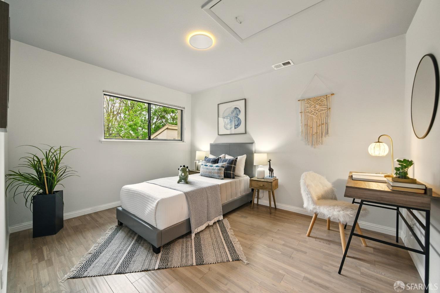 Detail Gallery Image 18 of 31 For 543 Tyrella Ave, Mountain View,  CA 94043 - 3 Beds | 2/1 Baths