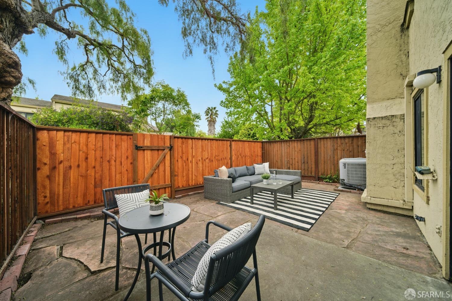 Detail Gallery Image 23 of 31 For 543 Tyrella Ave, Mountain View,  CA 94043 - 3 Beds | 2/1 Baths