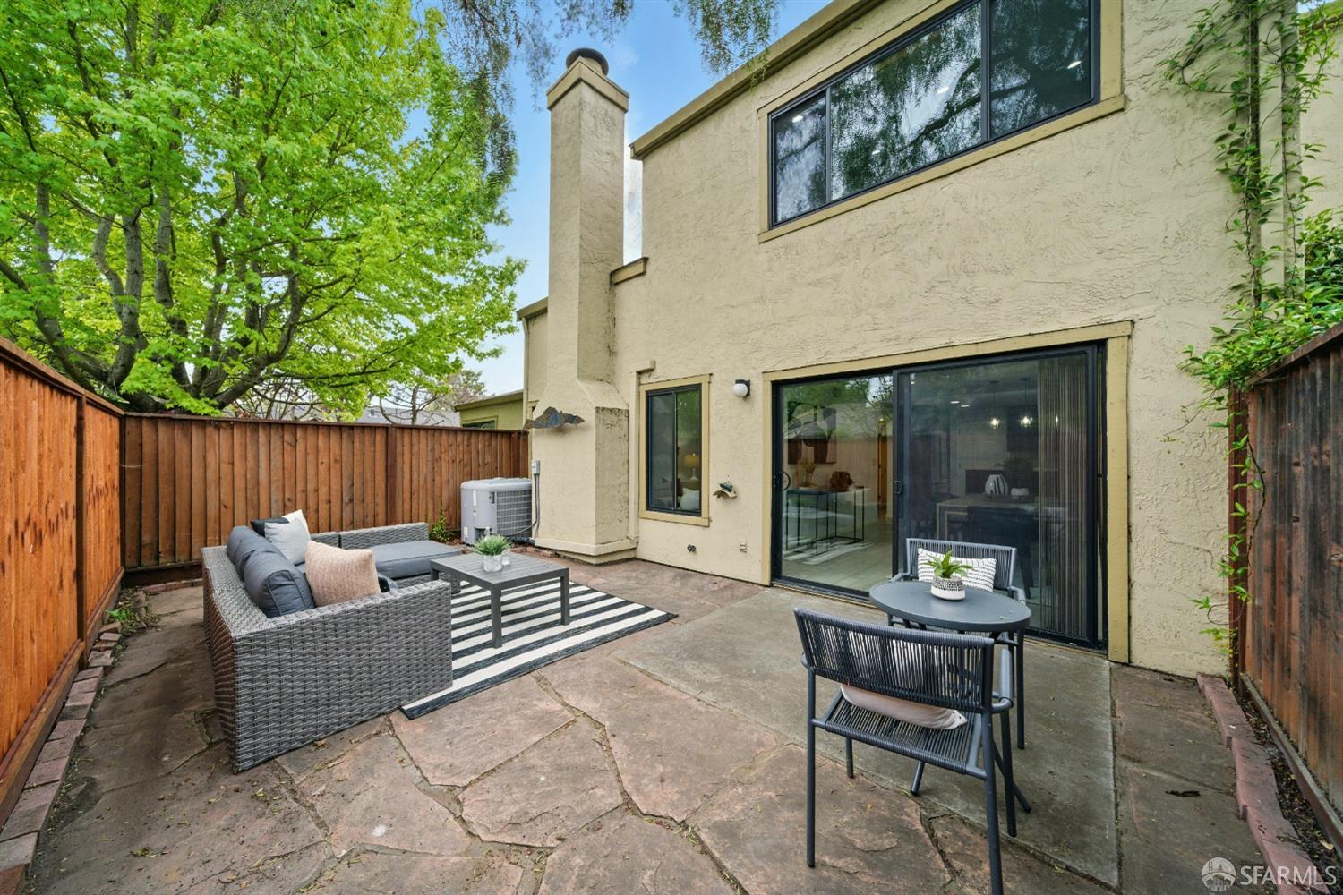 Detail Gallery Image 25 of 31 For 543 Tyrella Ave, Mountain View,  CA 94043 - 3 Beds | 2/1 Baths