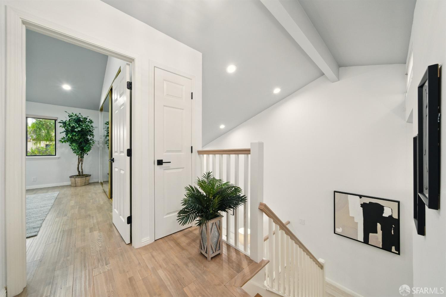 Detail Gallery Image 14 of 31 For 543 Tyrella Ave, Mountain View,  CA 94043 - 3 Beds | 2/1 Baths