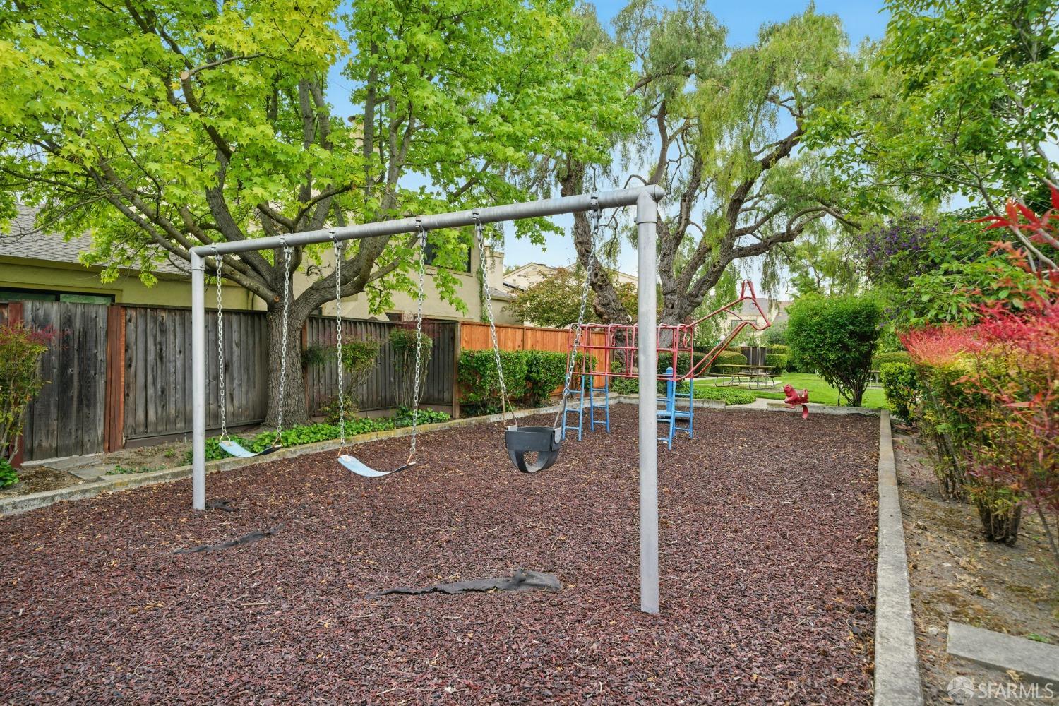Detail Gallery Image 27 of 31 For 543 Tyrella Ave, Mountain View,  CA 94043 - 3 Beds | 2/1 Baths