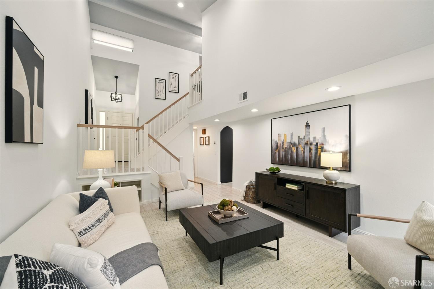 Detail Gallery Image 1 of 31 For 543 Tyrella Ave, Mountain View,  CA 94043 - 3 Beds | 2/1 Baths