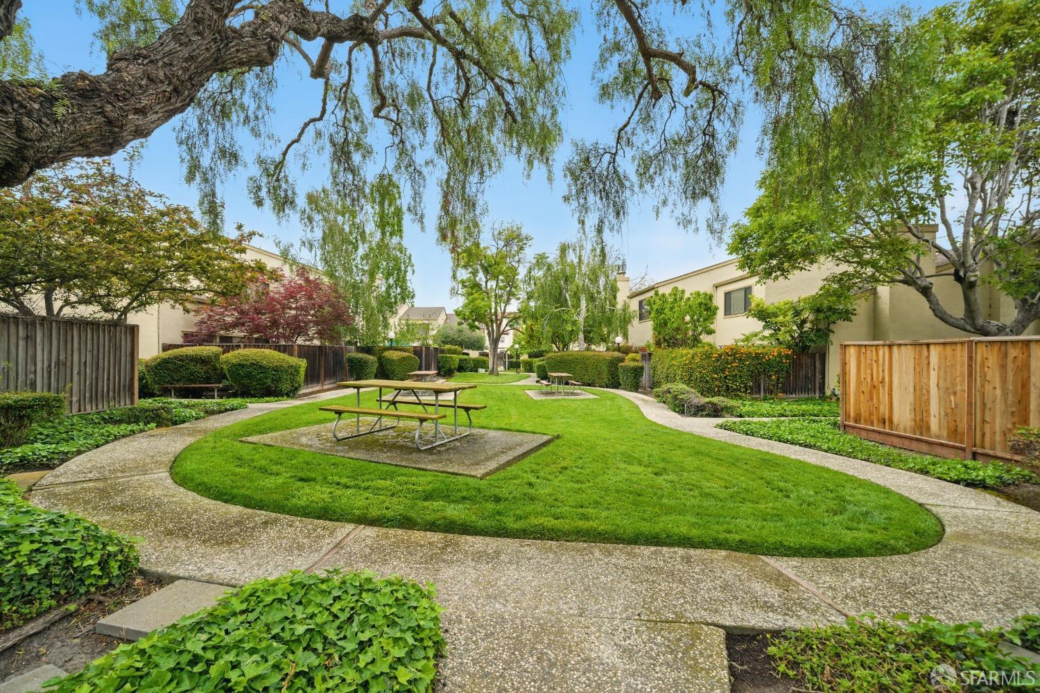 Detail Gallery Image 28 of 31 For 543 Tyrella Ave, Mountain View,  CA 94043 - 3 Beds | 2/1 Baths