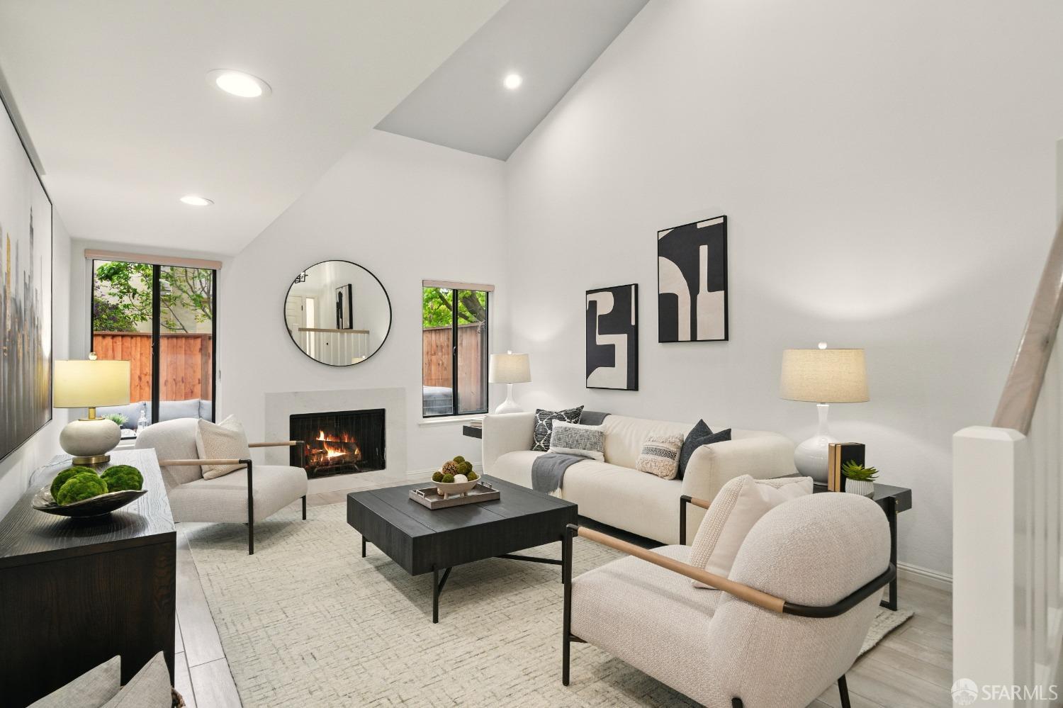 Detail Gallery Image 2 of 31 For 543 Tyrella Ave, Mountain View,  CA 94043 - 3 Beds | 2/1 Baths