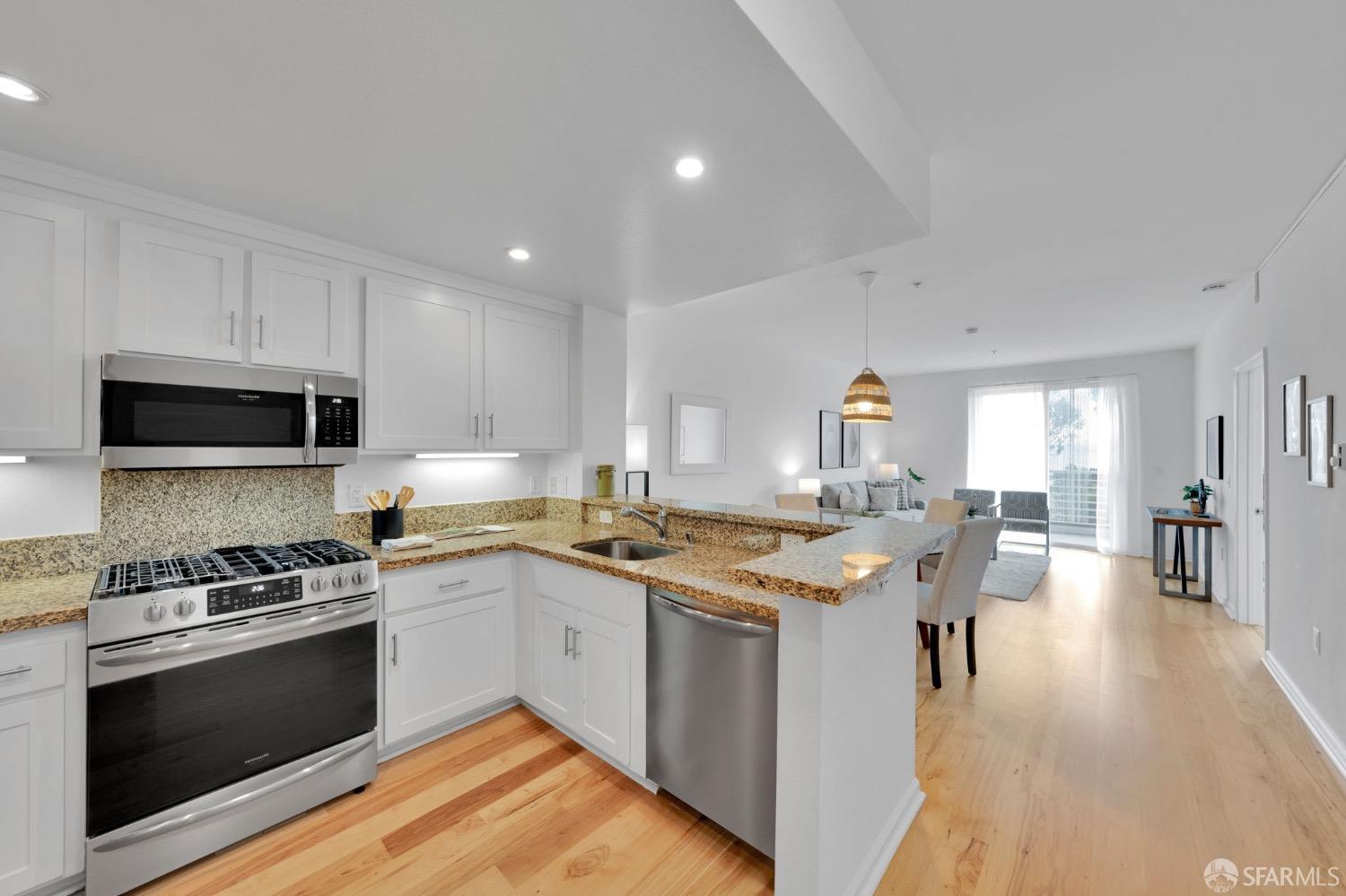 Photo #10: 422675373 Listing: Photo #10