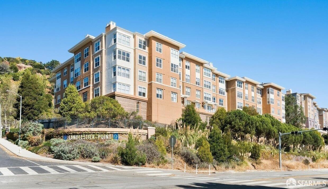 Detail Gallery Image 1 of 10 For 401 Crescent Ct #4305,  San Francisco,  CA 94134 - 2 Beds | 2 Baths