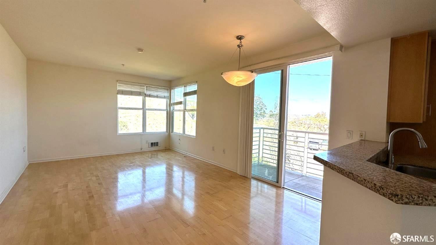 Detail Gallery Image 2 of 10 For 401 Crescent Ct #4305,  San Francisco,  CA 94134 - 2 Beds | 2 Baths