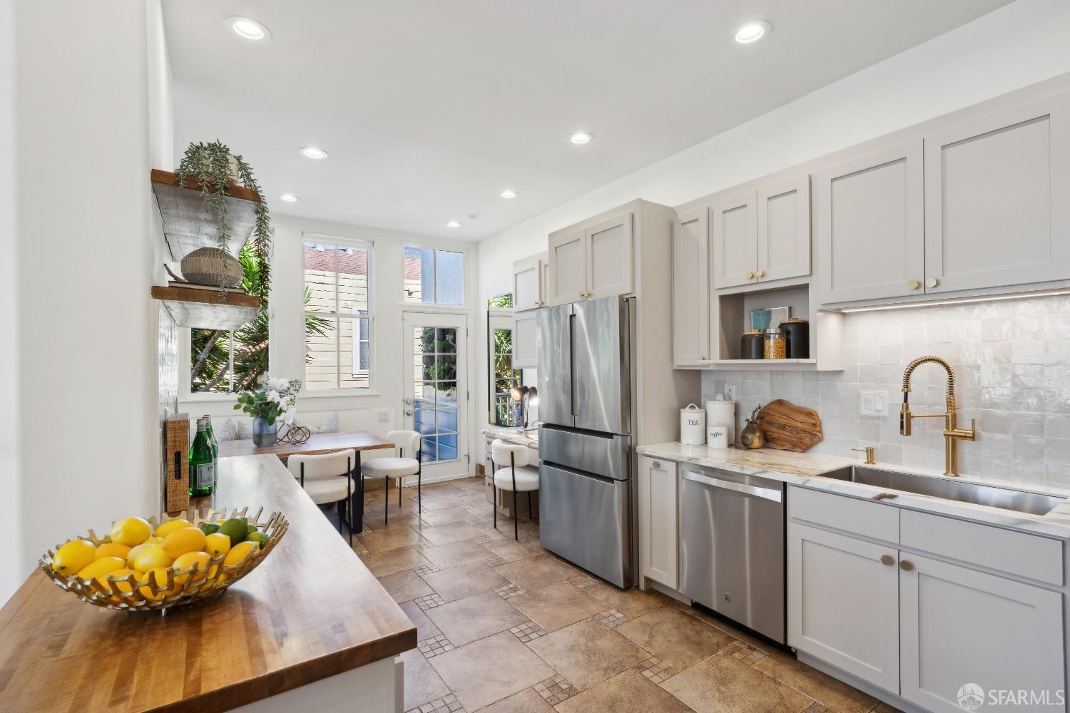 MLS: 425031806 Condo For Sale