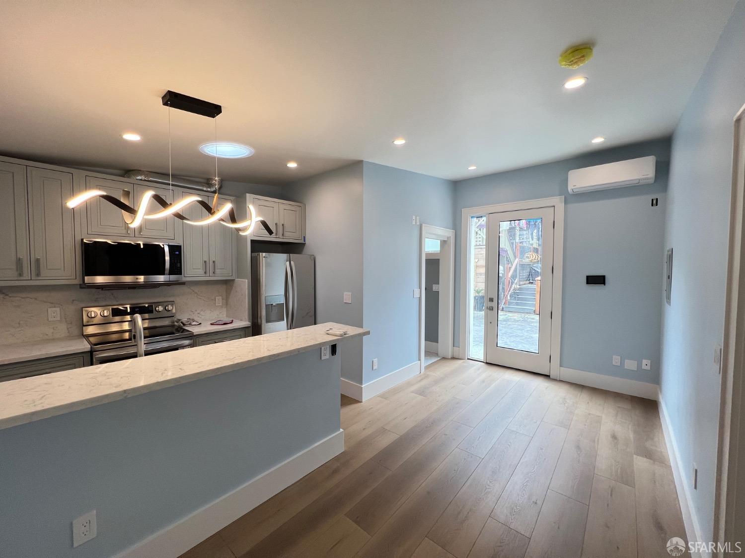 Detail Gallery Image 5 of 30 For 3037 Harrison St 3037a,  San Francisco,  CA 94110 - 0 Beds | 6 Baths