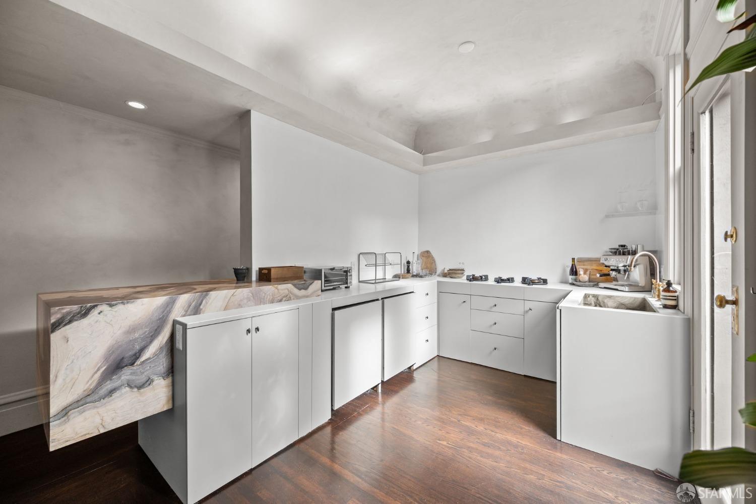 Photo #6: 425018368 Listing: Photo #6
