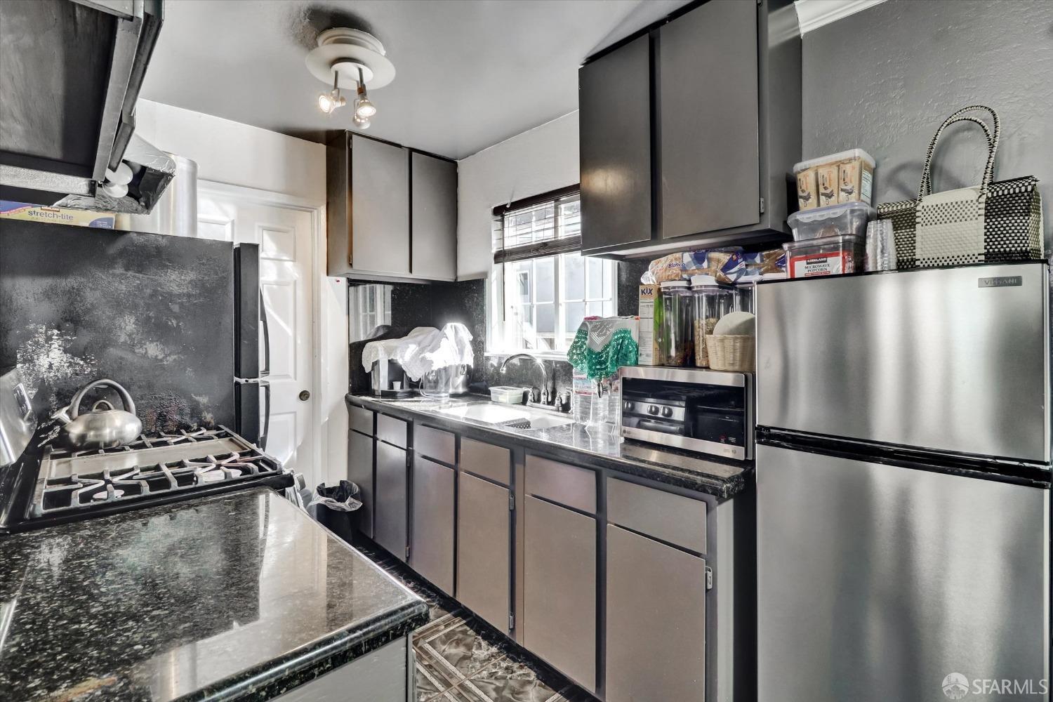 Detail Gallery Image 12 of 26 For 547 Hurlingame Ave, Redwood City,  CA 94063 - 2 Beds | 1 Baths