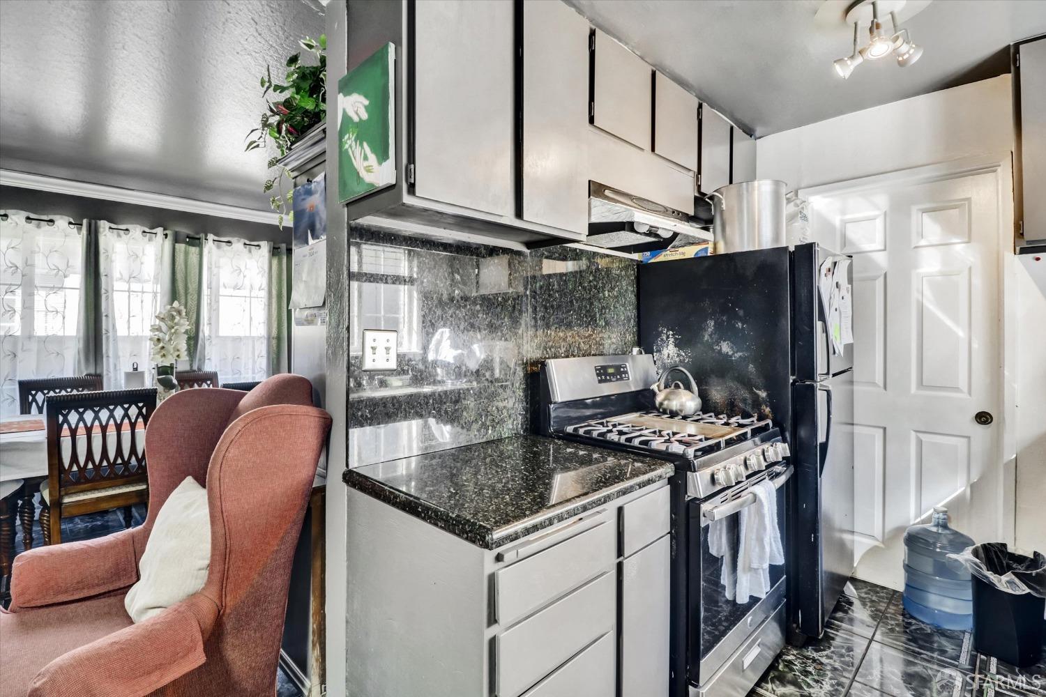 Detail Gallery Image 11 of 26 For 547 Hurlingame Ave, Redwood City,  CA 94063 - 2 Beds | 1 Baths