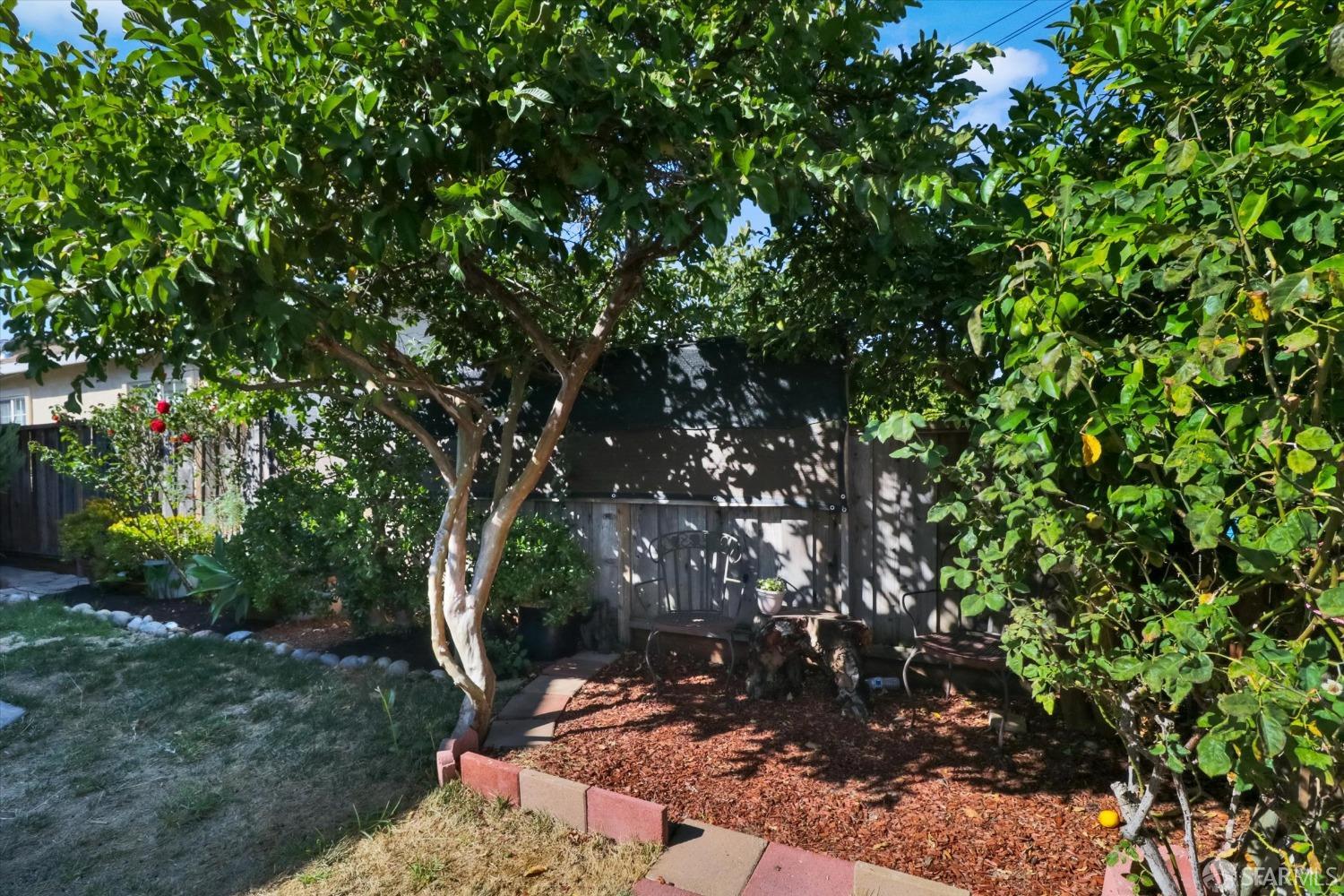 Detail Gallery Image 5 of 26 For 547 Hurlingame Ave, Redwood City,  CA 94063 - 2 Beds | 1 Baths