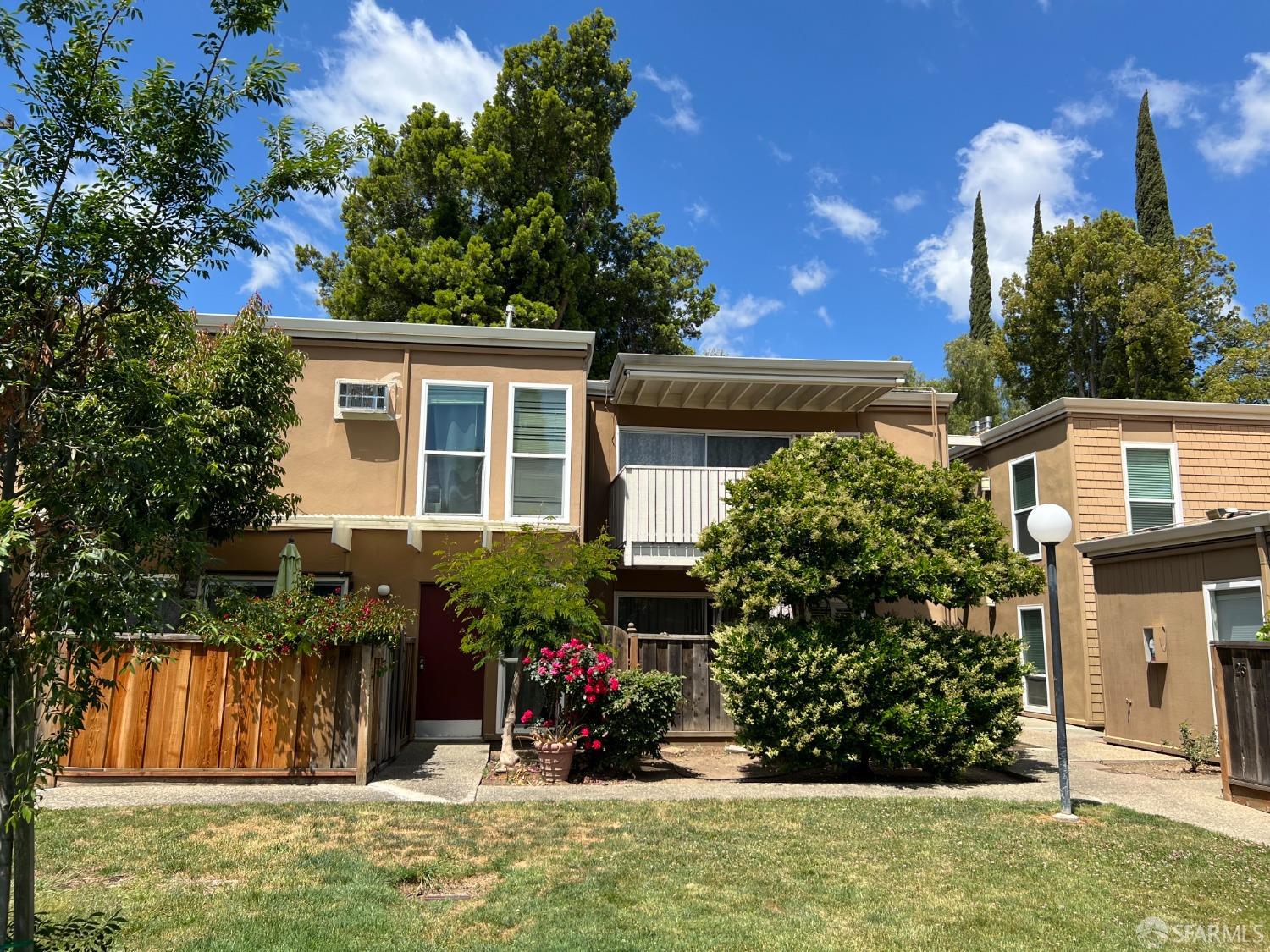 Detail Gallery Image 1 of 26 For 1919 Ygnacio Valley Rd #33,  Walnut Creek,  CA 94598 - 2 Beds | 1/1 Baths