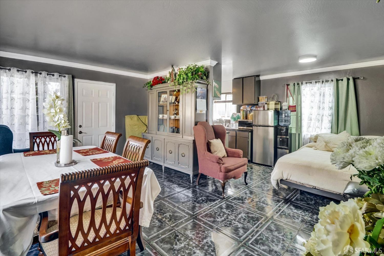 Detail Gallery Image 7 of 26 For 547 Hurlingame Ave, Redwood City,  CA 94063 - 2 Beds | 1 Baths