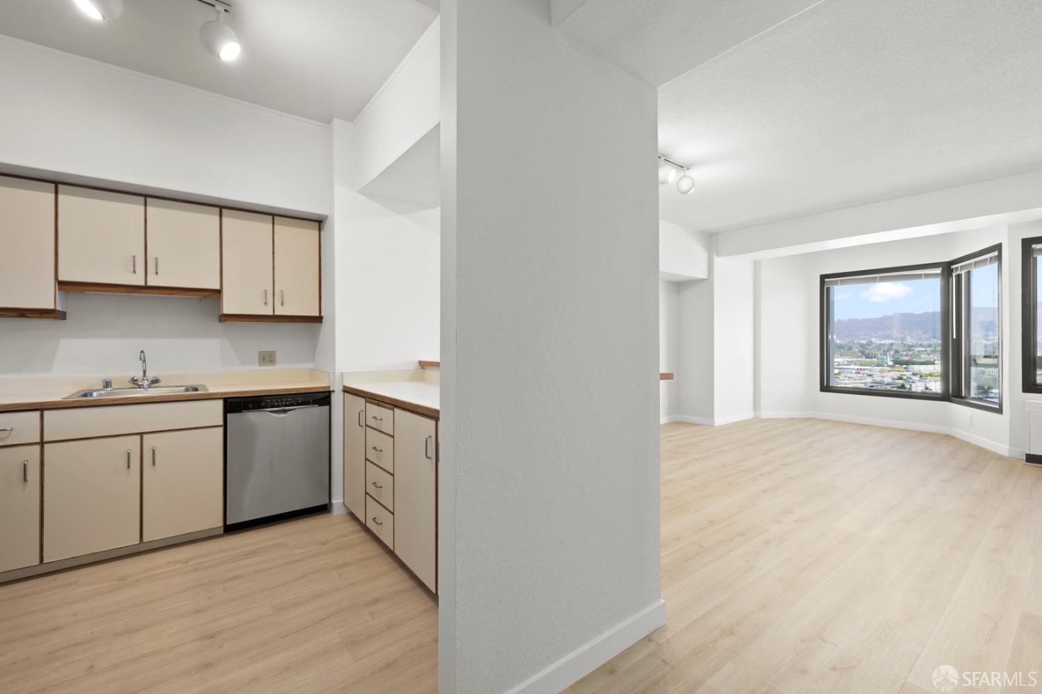Detail Gallery Image 3 of 36 For 6363 Christie Ave #1823,  Emeryville,  CA 94608 - 1 Beds | 1 Baths