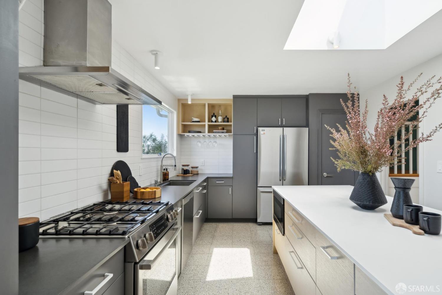Detail Gallery Image 13 of 54 For 120 Brunswick St, San Francisco,  CA 94112 - 3 Beds | 3 Baths