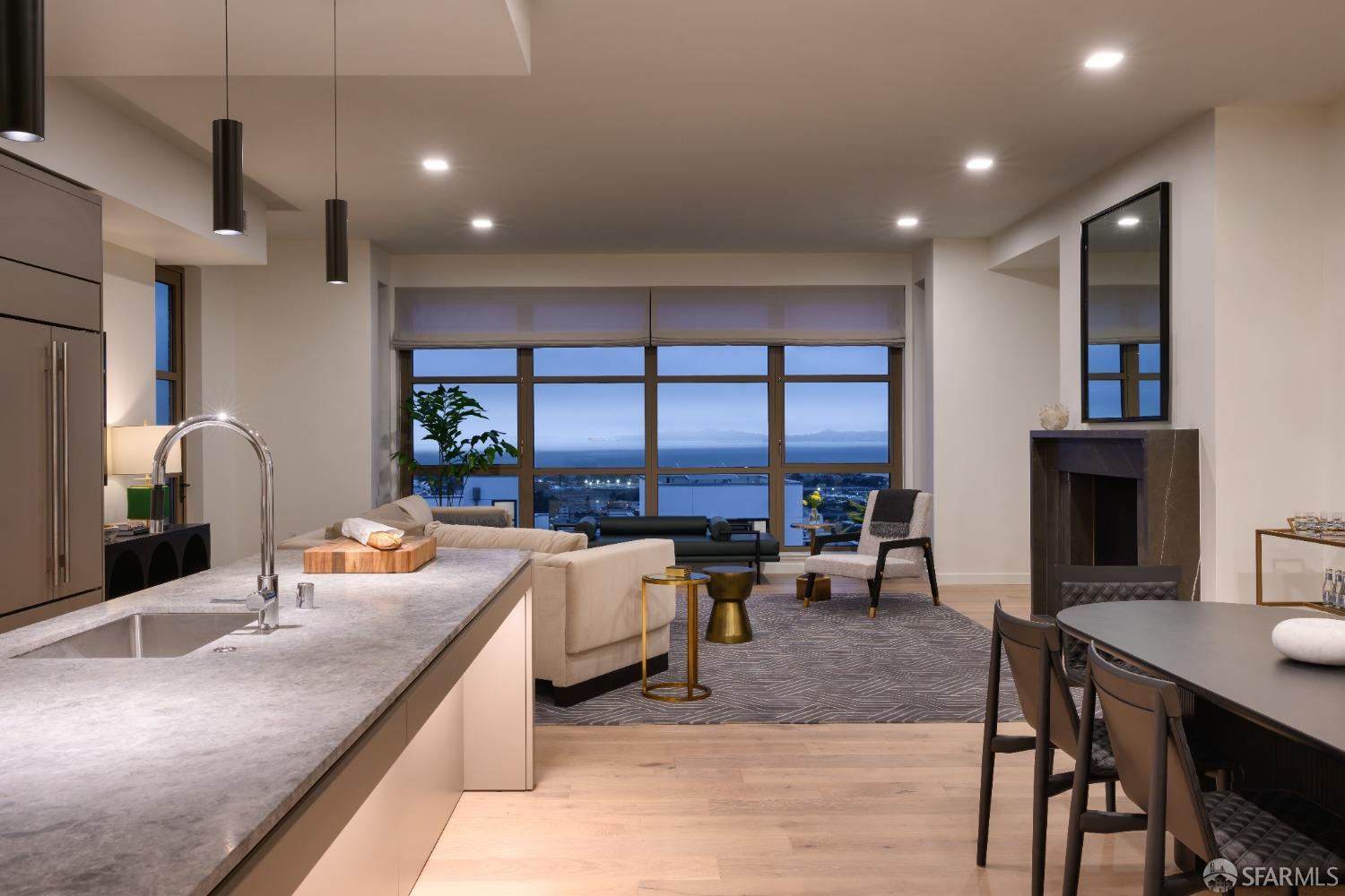 Photo #5: 425035479 Listing 