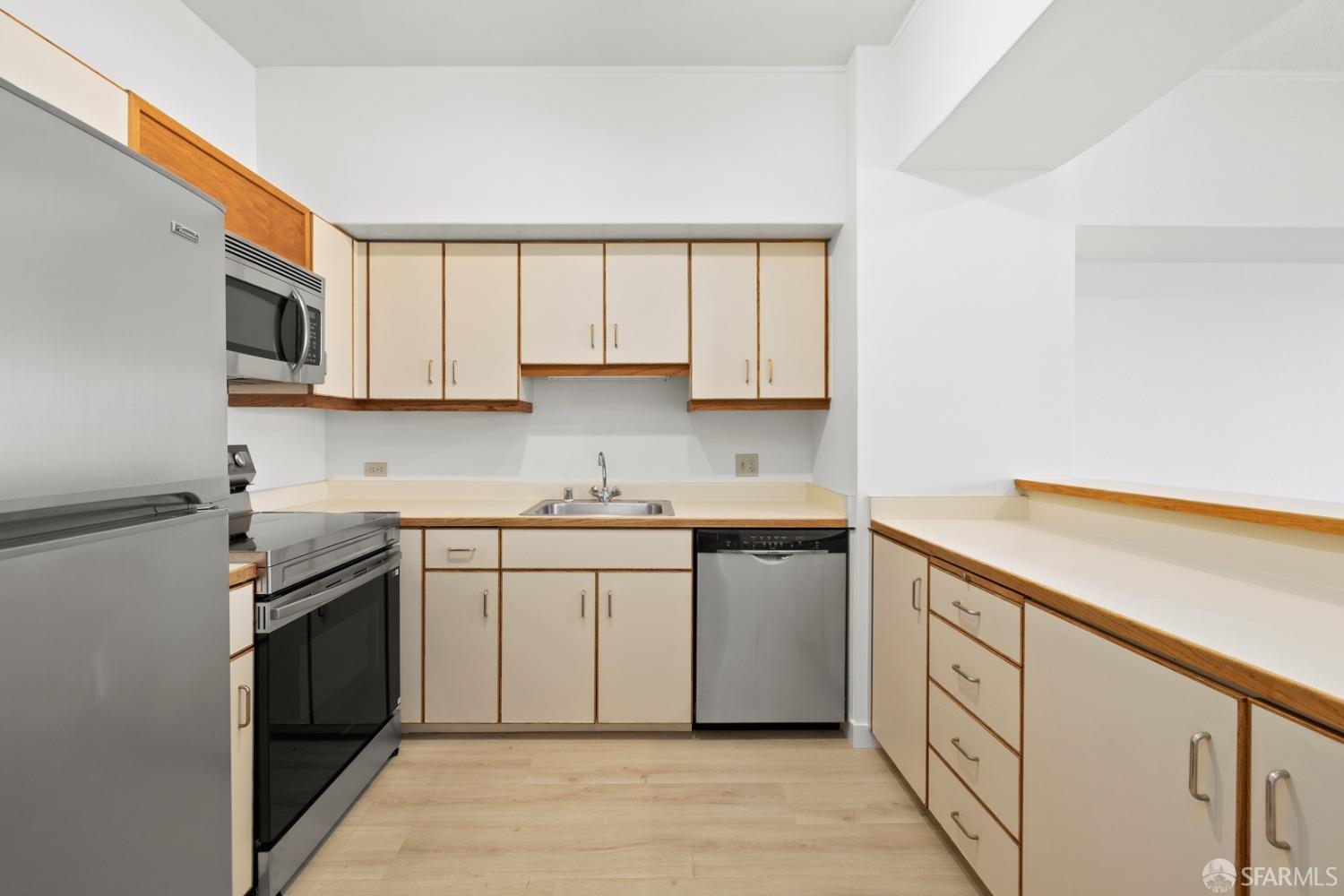 Detail Gallery Image 4 of 36 For 6363 Christie Ave #1823,  Emeryville,  CA 94608 - 1 Beds | 1 Baths
