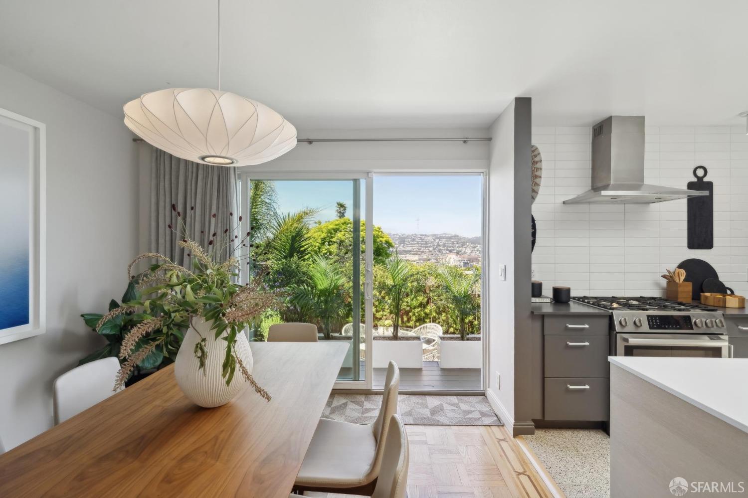 Detail Gallery Image 9 of 54 For 120 Brunswick St, San Francisco,  CA 94112 - 3 Beds | 3 Baths